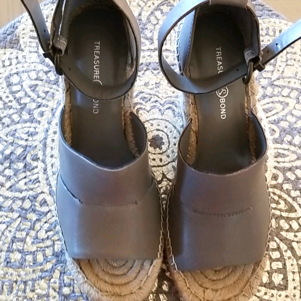 TREASURE AND BOND SIZE 5 SHOES